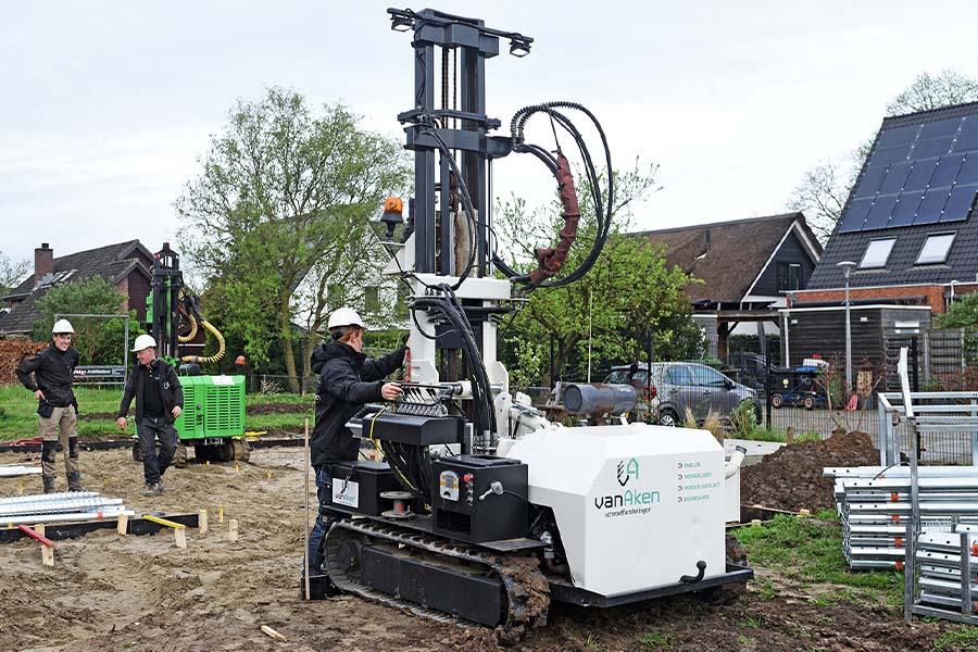 Van Aken Schroeffunderingen - Hydraulische machine model 800