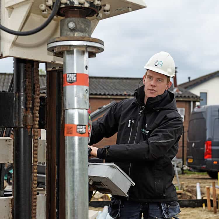 Van Aken Schroeffunderingen - ons machinepark
