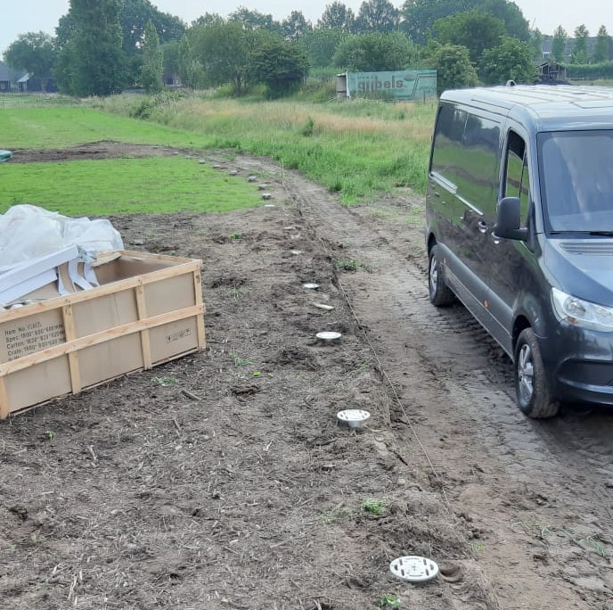 Van Aken Schroeffunderingen aanleg zonnepaneelschutting