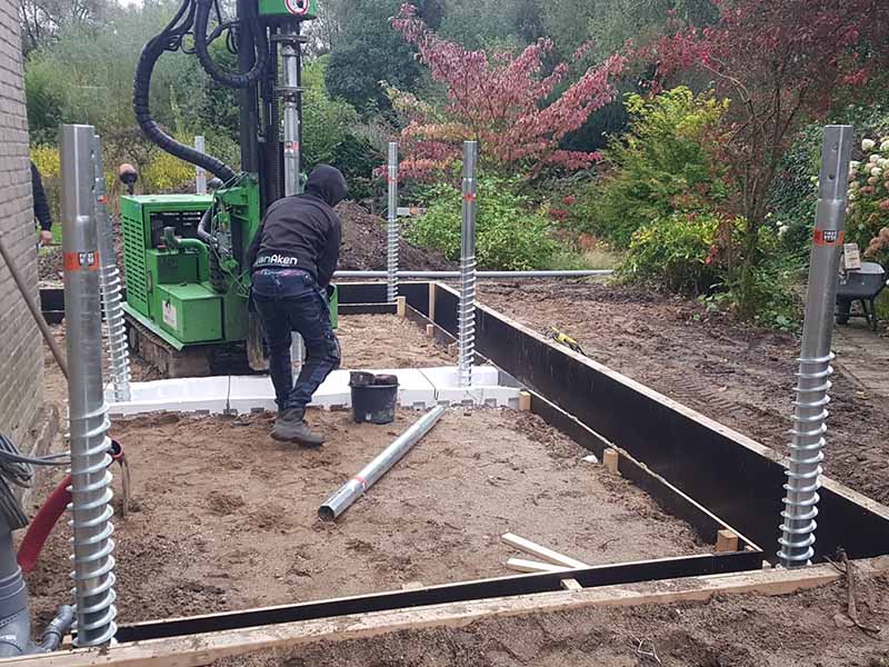 Combinatie fundering, schroefpalen met stroken fundering
