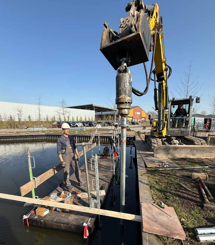 schroeffundering voor boothuis in oudkarspel