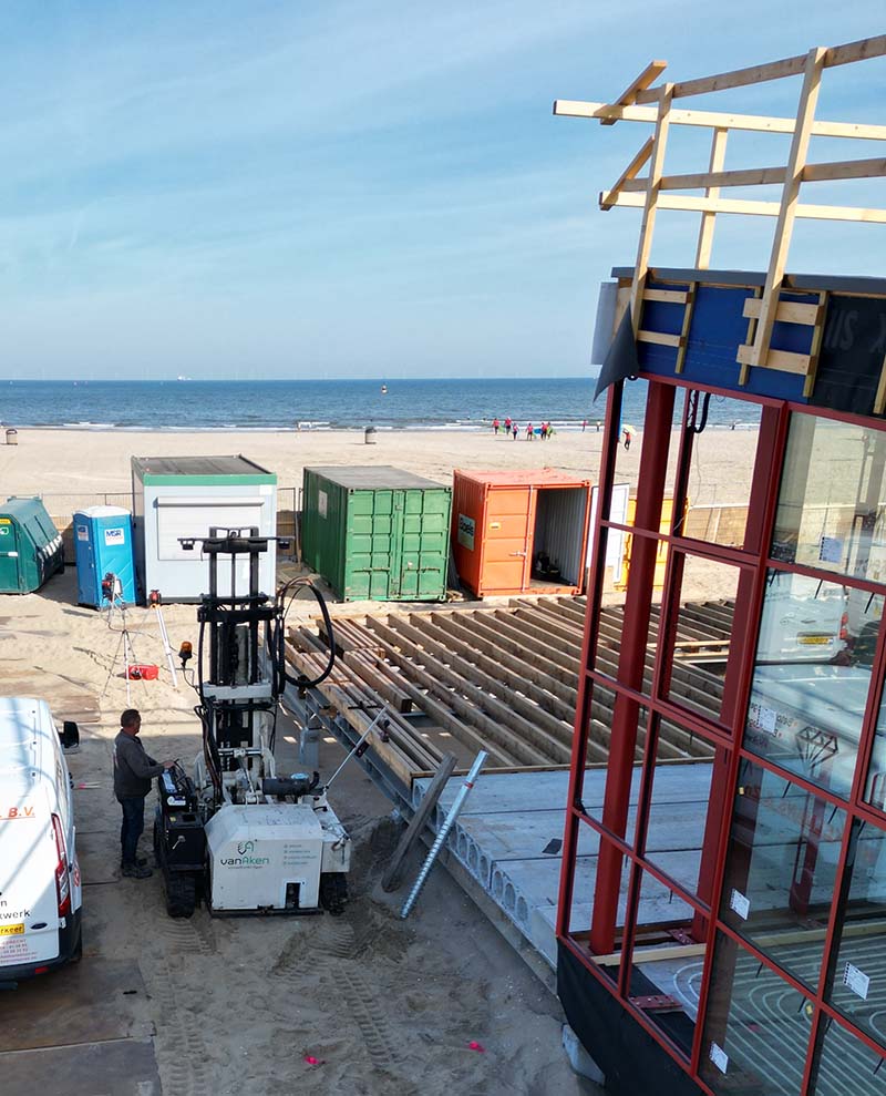 stabiele en snelle fundering op strandzand met schroeffundamenten van Van Aken Schroeffunderingen