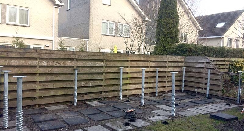 funderingen met schroefpalen in Aalst voor tuinhuis