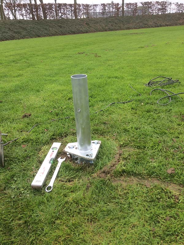 mast van vlag in grond verankeren