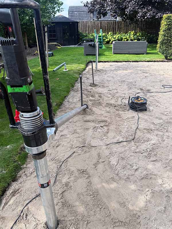 Geplaatste schroefpalen V76 voor aluminium overkapping Kesteren in zandgrond