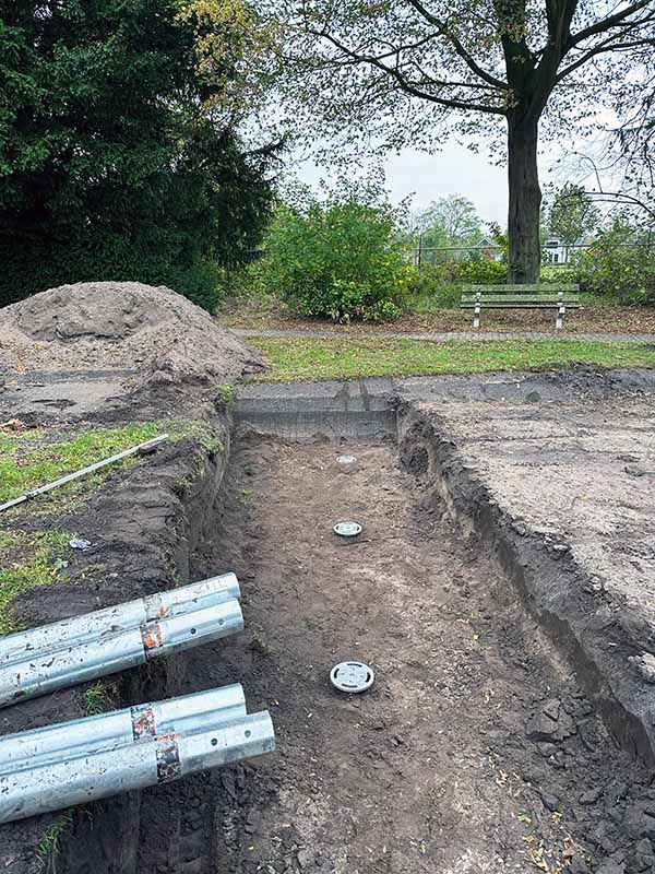 Schroefpalen fundering tiny house Wijbosch met V114 palen in leemgrond