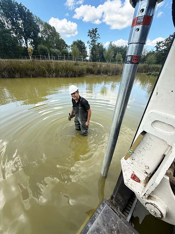 schroeffundering plaatsen in water in kerkwijk