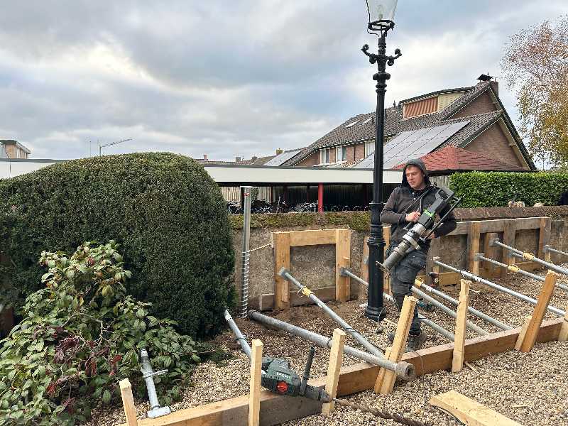 Funderen op moeilijk bereikbare locatie met de hand