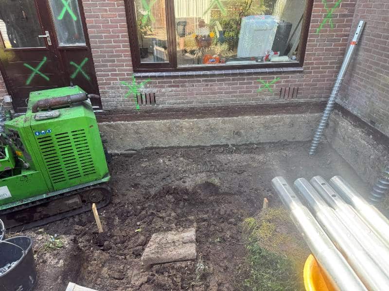 Aanbouw funderen met schroefpalen in Hazerwoude-Rijndijk