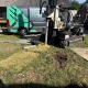 Hydraulische machine plaatst fundering voor zwembad in Huissen
