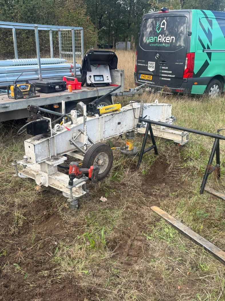 Paalbelastingproef apparatuur van Van Aken Schroeffunderingen in Ulicoten Paalbelastingproef apparatuur van Van Aken Schroeffunderingen in Ulicoten